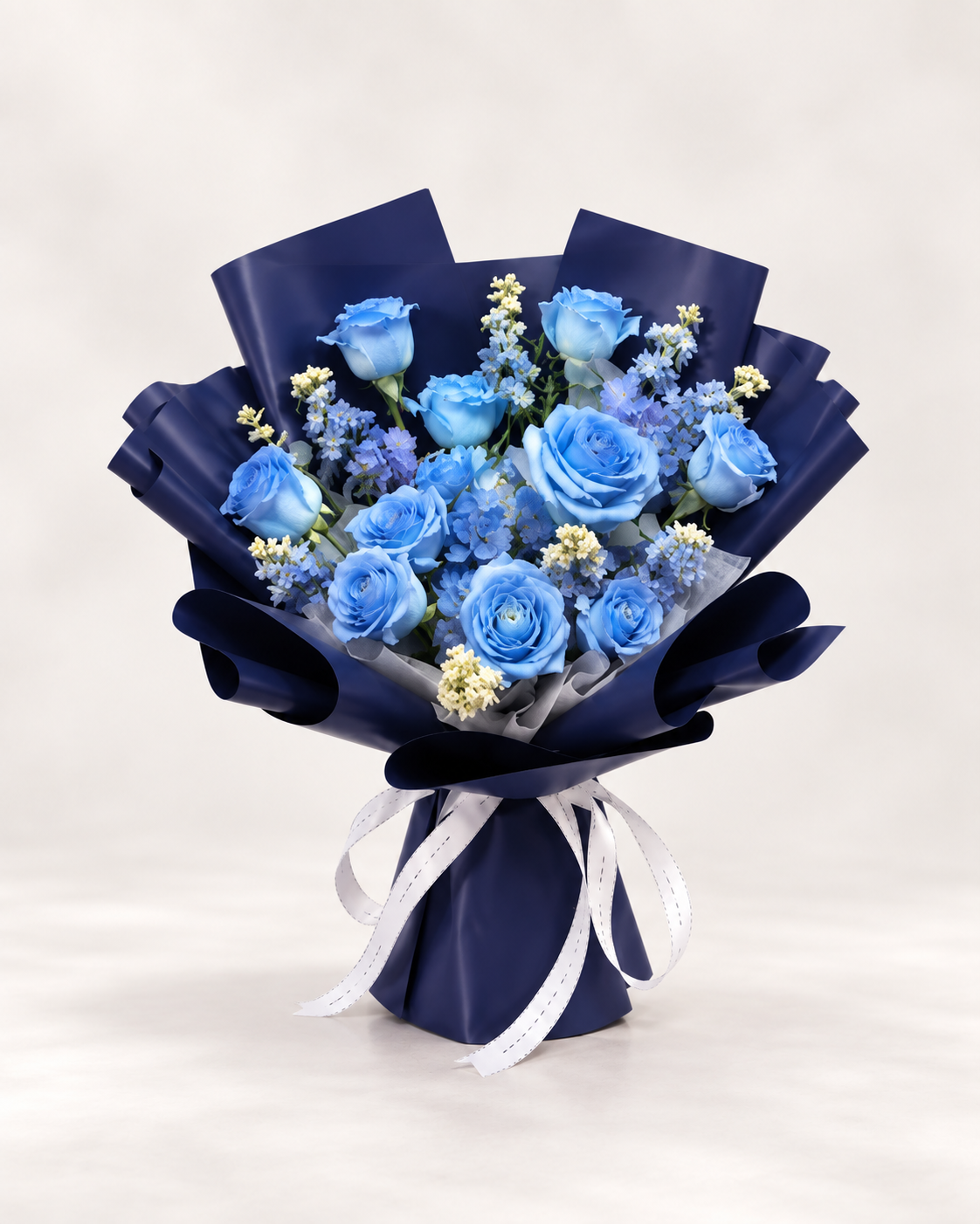 10支蓝玫瑰混搭花束~A bouquet of 10 blue roses