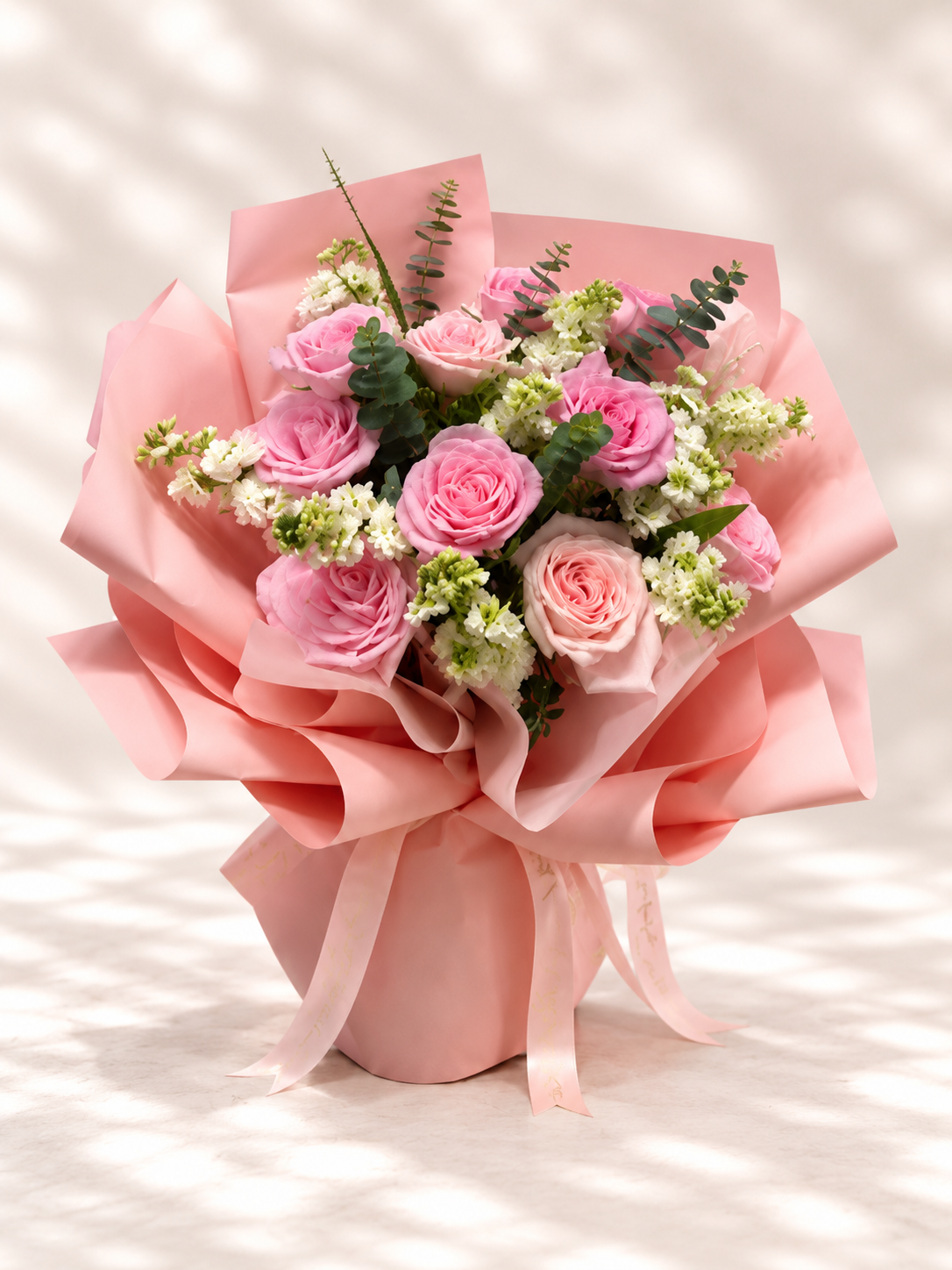 10支粉玫瑰混搭花束~A bouquet of 10 pink roses
