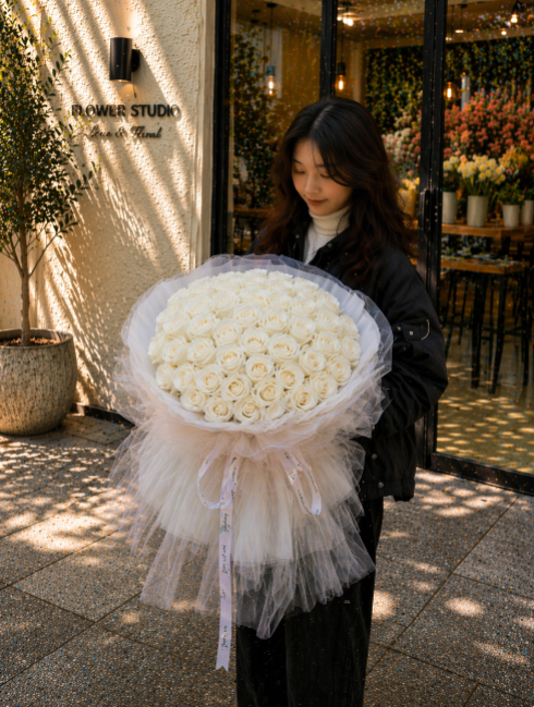52朵白玫瑰花束~Bouquet of 52 white roses